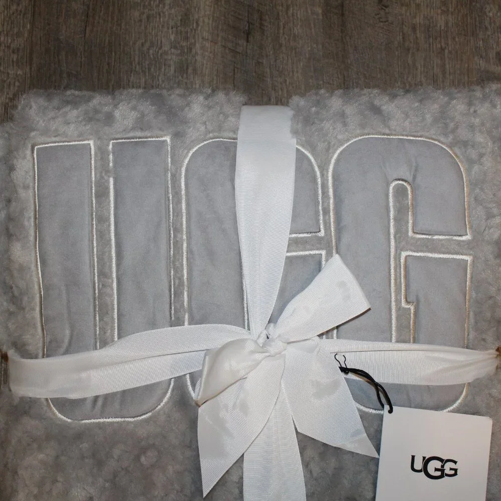 NWT UGG HOME SAWYER PLUSH 50 X 70 GRAY‎ LOGO THROW BLANKET